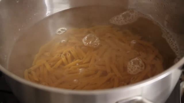 Creamy Tomato Tuna Pasta - Easy Tuna Penne Pasta Recipe смотреть онлайн