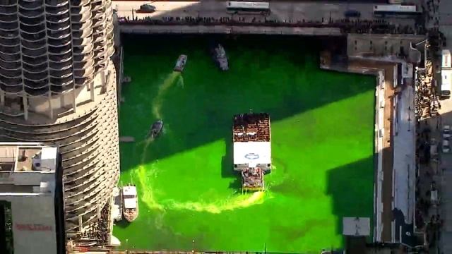 Timelapse of Chicago River being dyed green смотреть онлайн