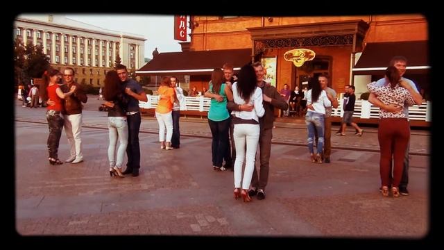 Флешмоб на Московской у "Венского кафе" (сокращенная версия) смотреть онлайн