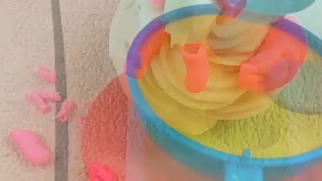 Лепим сладости из Play-Doh. Игровой набор «Миксер для конфет» смотреть онлайн