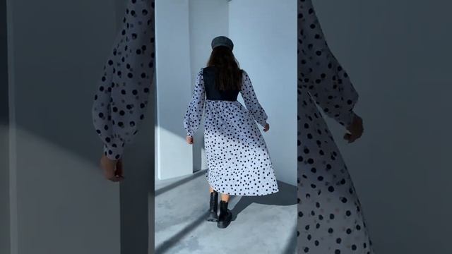 Платье Эмили крупный горох белый + чёрная кожа миди смотреть онлайн