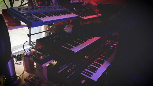 Stranger Things "Kids" Epic Synth - Juno 60, Polysix, SH101 смотреть онлайн