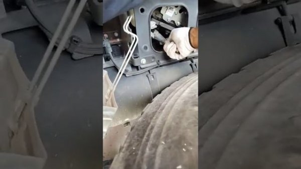 How to change APM (AIR PRODUCTION MODULATER) Volvo truck