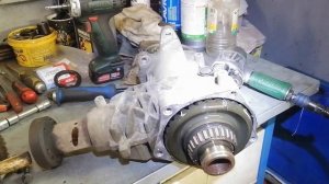 Замена левого сальника угловой передачи на Вольво ХС 60/70 дизель#редуктор