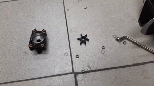 Замена крыльчатки ,водяной помпы  лодочного мотора SUZUKI DF 6 AS.