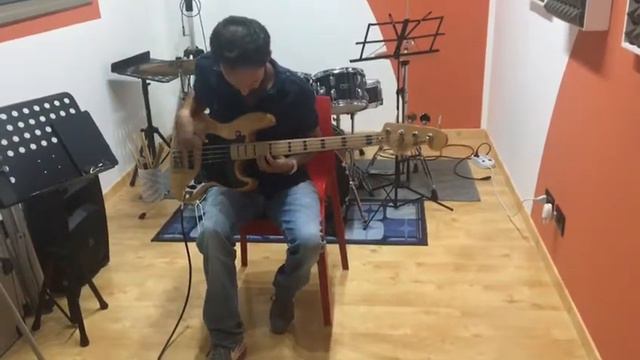 Luca Giuffrida - Docente di Basso elettrico смотреть онлайн