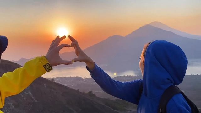 Восхождение на вулкан Батур смотреть онлайн