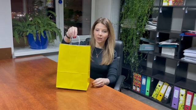 Желтые крафт пакеты с кручеными ручками - купить цветные крафт пакеты в розницу WebPack.ru смотреть онлайн
