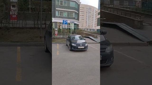 Парковка для инвалидов / правила парковки #driving #водитель #пдд2022 смотреть онлайн
