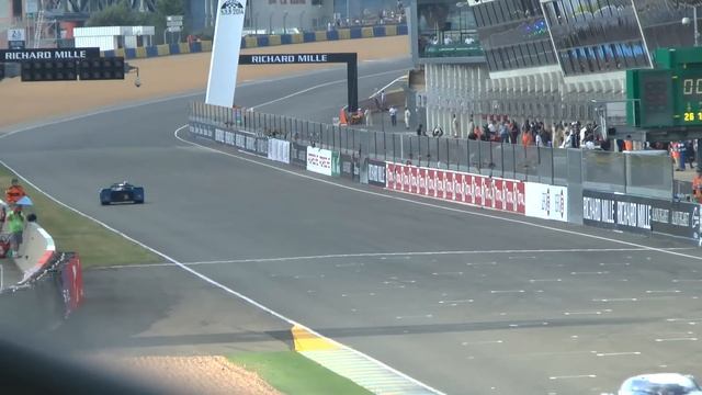 Howling V12 at Le Mans - 1972 Matra Simca MS670C (Accelerations & Fast Flyby) смотреть онлайн