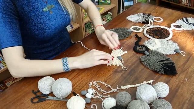 Виртуальный мастер класс по изготовлению декоративных перьев в технике макраме. смотреть онлайн