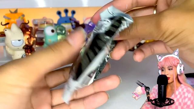 UNBOXING MINI HELLO KITTY! Tiniest Sanrio Mystery Blind Boxes! смотреть онлайн