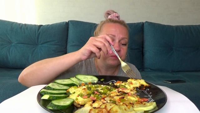 МУКБАНГ ОМЛЕТ ИЗ ВСЕГО, ЧТО БЫЛО В ХОЛОДИЛЬНИКЕ,КАБАЧКИ/MUKBANG еда на камеру/Домашняяя еда/не АСМР смотреть онлайн
