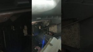 Ниссан Р Несса . Замена салонного фильтра .