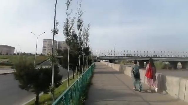 Набережная реки Душанбинки / Мост 46 мкр / Весна смотреть онлайн