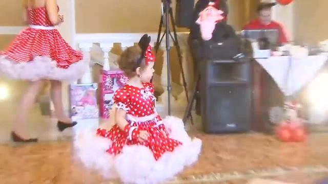 ДЕНЬ РОЖДЕНЬЕ В СТИЛЕ МИНИ МАУС)) смотреть онлайн