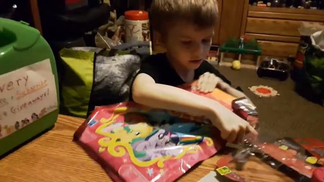 My Little Pony, Thomas Toys, Mash'ems & Big Surprise Bag! смотреть онлайн