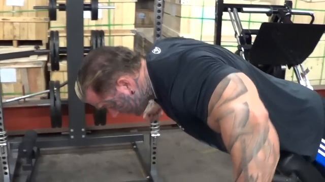 Lee Priest Gives Some Hyperextension Tips смотреть онлайн