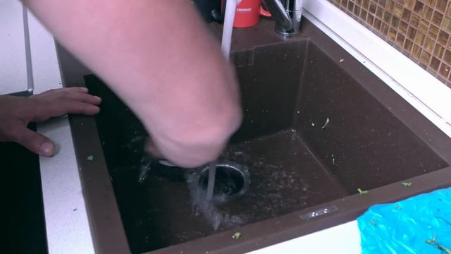 В раковину попало много стекла, что делать? смотреть онлайн