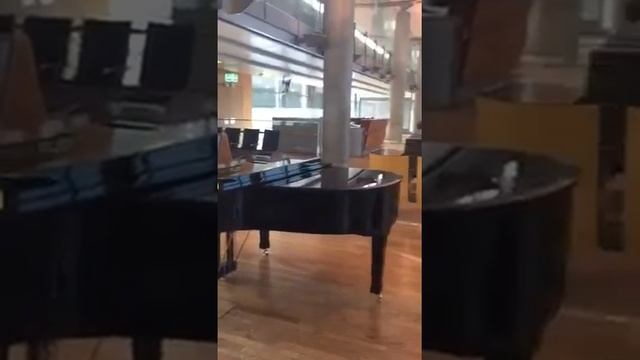 Jon Nickoll's Oslo Airport Piano Takeover смотреть онлайн