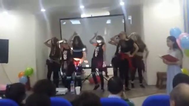 Выступаем в колледже мало места ели танцуем 😂😁 смотреть онлайн