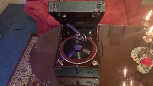 Christmas Bells are Ringing sung by Robert Groves смотреть онлайн