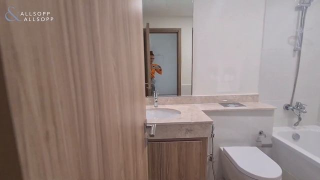 3-BR townhouse with private garden in Dubai Land смотреть онлайн