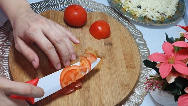 ВОТ ЧТО НУЖНО ГОТОВИТЬ ИЗ ШПРОТОВ!!! ТАКОЙ ВКУСНЫЙ САЛАТ ВЫ ЕЩЁ НЕ ПРОБОВАЛИ. смотреть онлайн