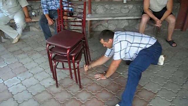 Три стула-поднять... смотреть онлайн