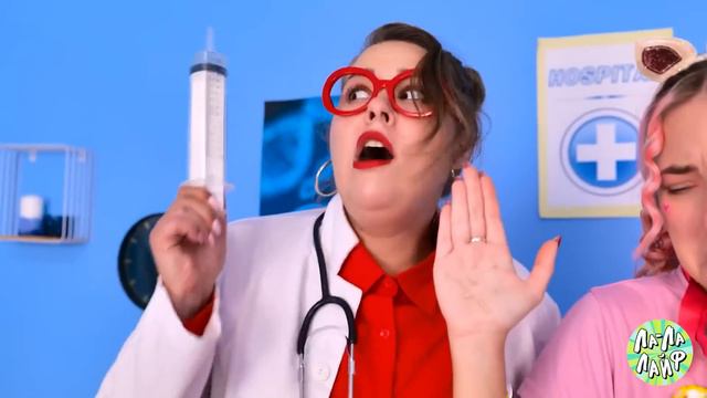 Хороший доктор против плохого доктора | Смешные уловки в больнице и веселые моменты! смотреть онлайн