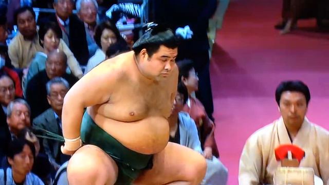 Takayasu vs. Takekaze day 3 Fukuoka basho 11-12-2013 ( he lost by henka ) смотреть онлайн