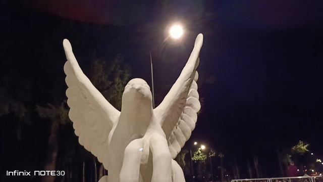 Красивая статуэтка в Парке Мира город Коломна... Как Вам? смотреть онлайн