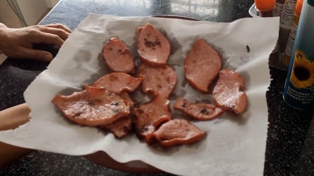 Готовим салат с колбасой в азиатском стиле смотреть онлайн