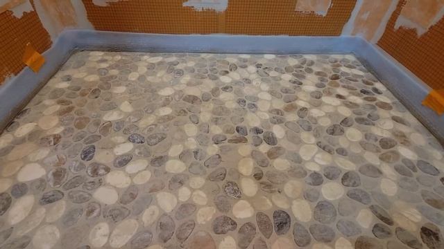 Schluter Shower System With Flat Pebbles смотреть онлайн