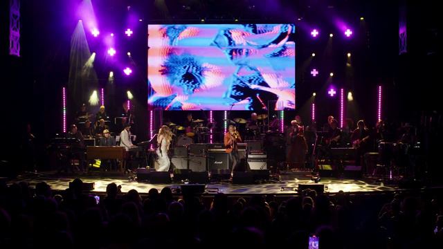 Joss Stone and Trombone Shorty bringing down the house at the Beacon Theatre - Lets Go Crazy смотреть онлайн