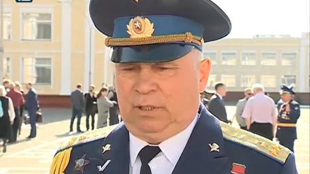 В Омском кадетском корпусе открыли памятник легендарному генералу Маргелову смотреть онлайн