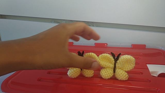 Резинки для волос бабочки из остатков пряжи для девочки смотреть онлайн