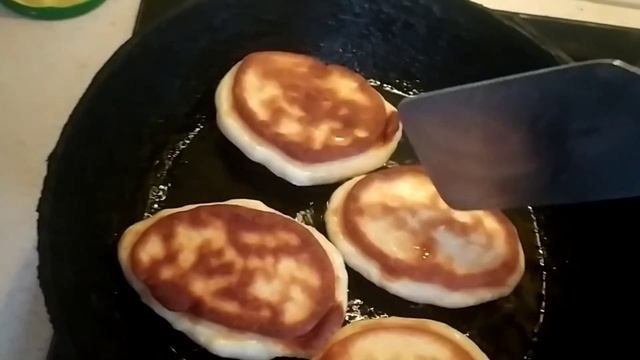 Пышные Оладушки без дрожжей . смотреть онлайн