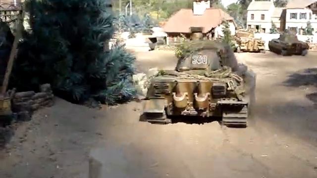 The FRAG RC Tank Club - take a drive in an RC tank.... смотреть онлайн