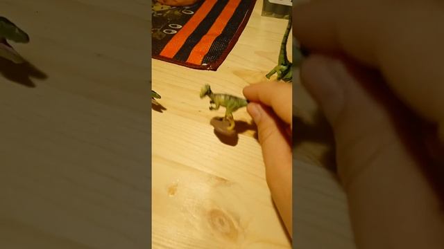 обзор на набор динозавров (все еще болею голос тихий за качество тоже извиняюсь) смотреть онлайн