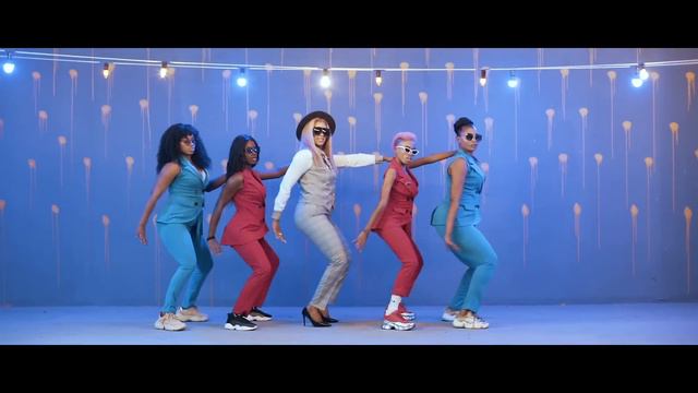 DJELYKABA BINTOU - LA PATRONNE (Vidéoclip 2021) смотреть онлайн