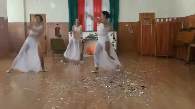 Снежинки 'Старая, старая сказка' смотреть онлайн