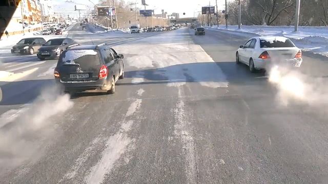 чуть не снёс светофор (встречка) Новосибирск смотреть онлайн