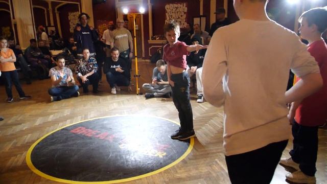 BREAK RAVE CYPHER 2019 - juniors 2x2 - Monster & Sheep vs Boomer & Kesl смотреть онлайн