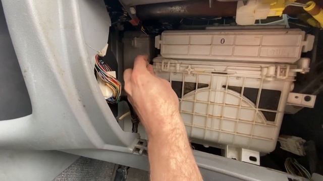 Blower Motor Replacement Toyota Echo 1.5L 00 01 02 03 04 05 2001 2002 2003 2004 2005 смотреть онлайн