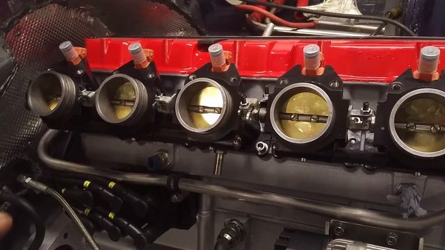 TVR Speed Six throttle balancing смотреть онлайн