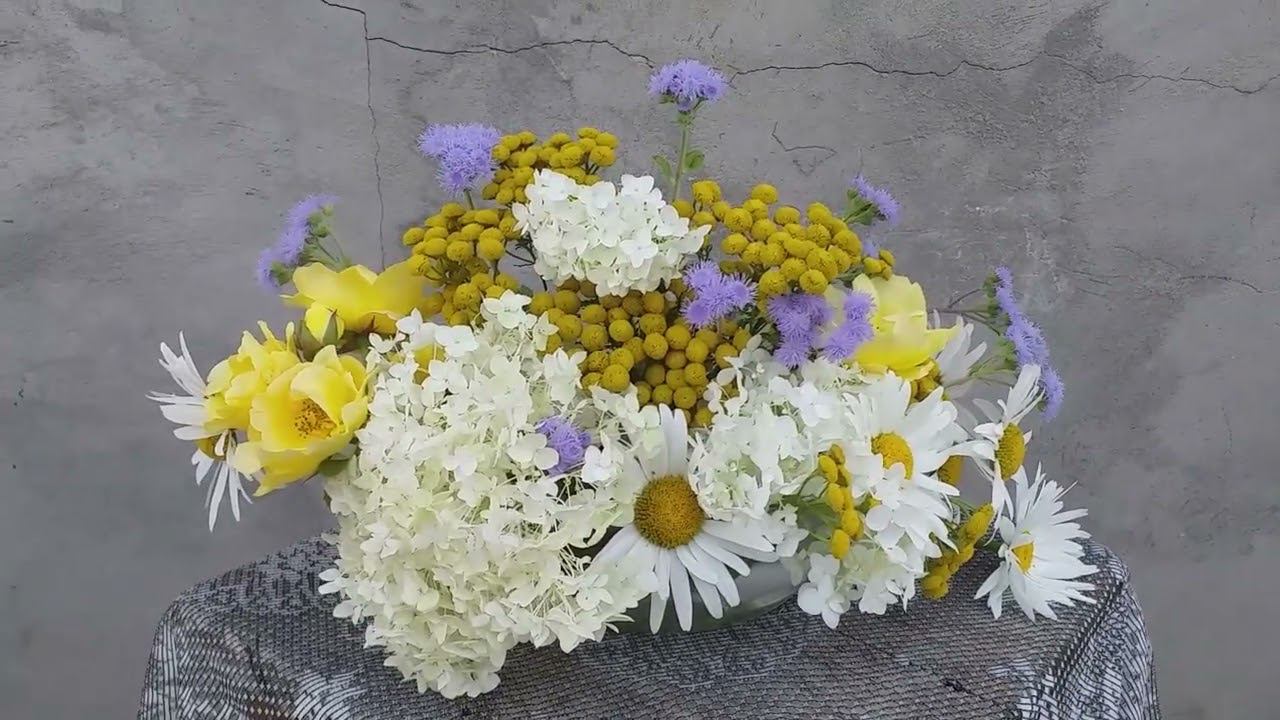 БУКЕТ. Роза Гарденерс Голд и компания. Релакс розолюба... смотреть онлайн