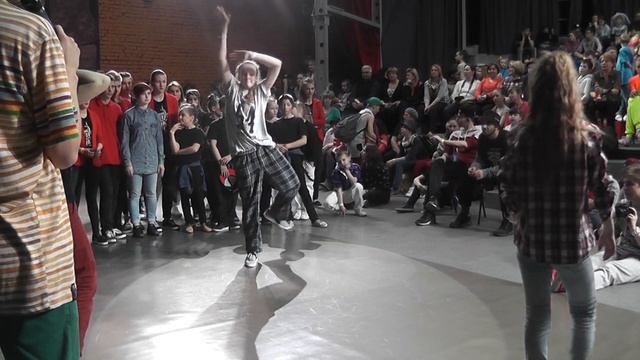 Алхимия 1.05.15 Popping 2000 и ст финал трех Рожкова Вероника vs Кузнецова Алина vs Лада смотреть онлайн