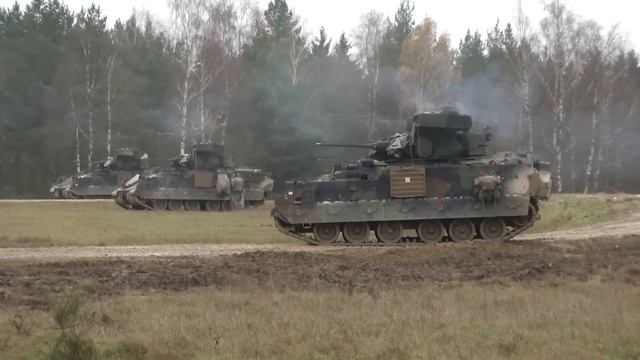 M2 Bradley Vehicles Demonstrate Combat Power смотреть онлайн