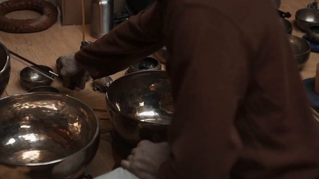 Медитация с тибетскими поющими чашами